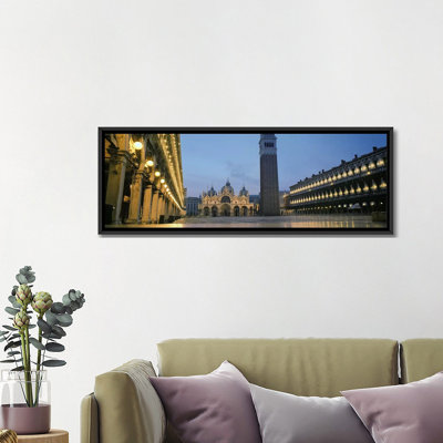 « cathedral allumée au crépuscule, cathedral de st. mark, carré, venice, vénétie, italie », reproduction de photo sur toile