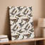 La toile crée un motif sans couture mettant en vedette une variété d'oiseaux stylisés en vol mettant en vedette des lignes complexes et des toiles détaillées-438356548