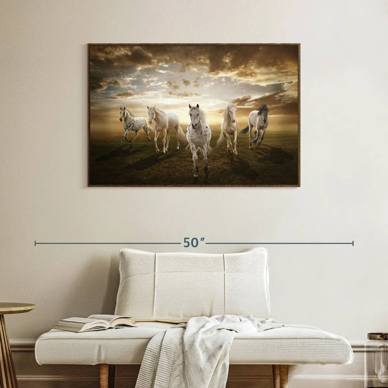 Chevaux blancs dramatiques, Cadre flottant noyer, 40 po x 27 po