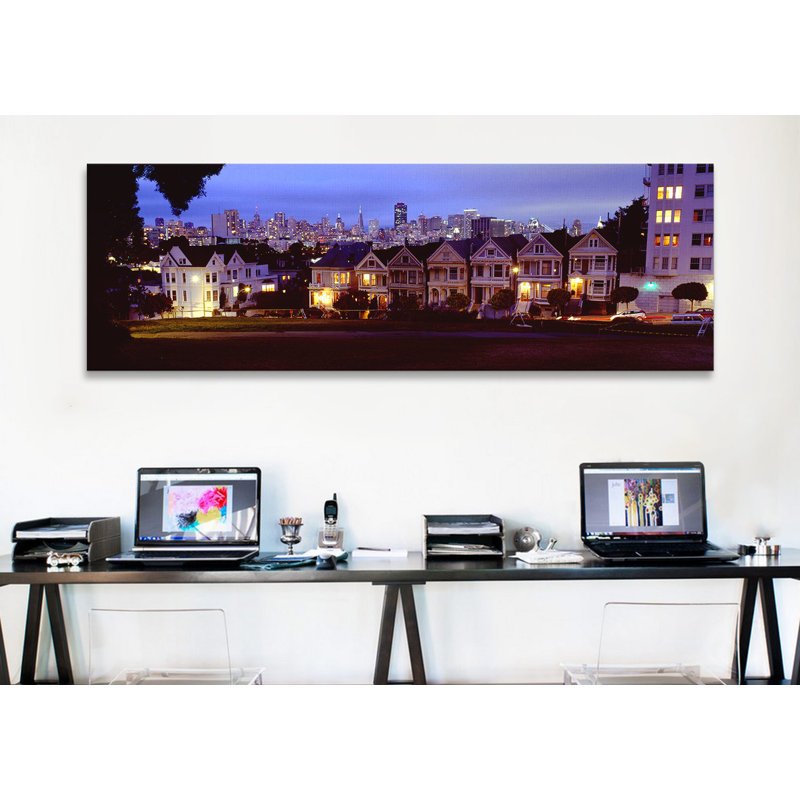 « immeubles allumés au crépuscule, carré alamo, san francisco, californie »-impression sur toile tendue, Toile tendue