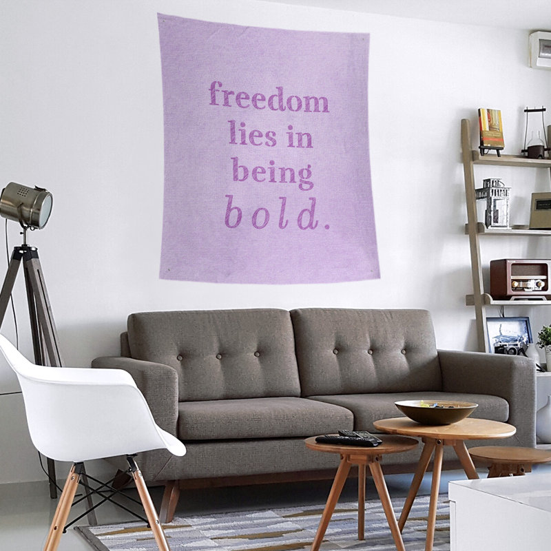Tapisserie en polyester en forme de guillemets en gras, H 80 po x l 68 po, Violet