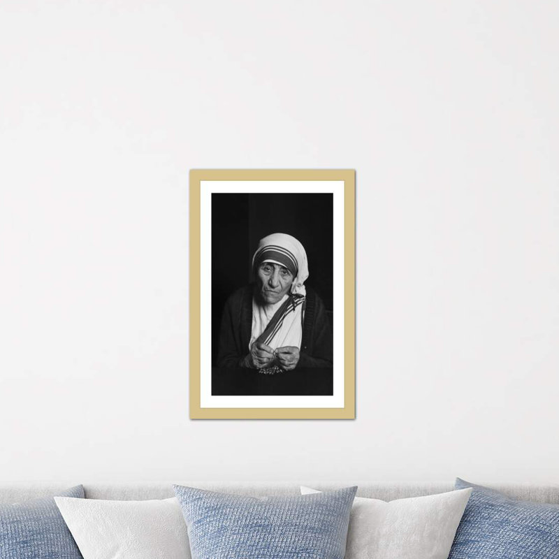 «Mother Teresa», photographie encadrée, Toile encadrée d'or, H 26 po x l 18 po x 1,5 po