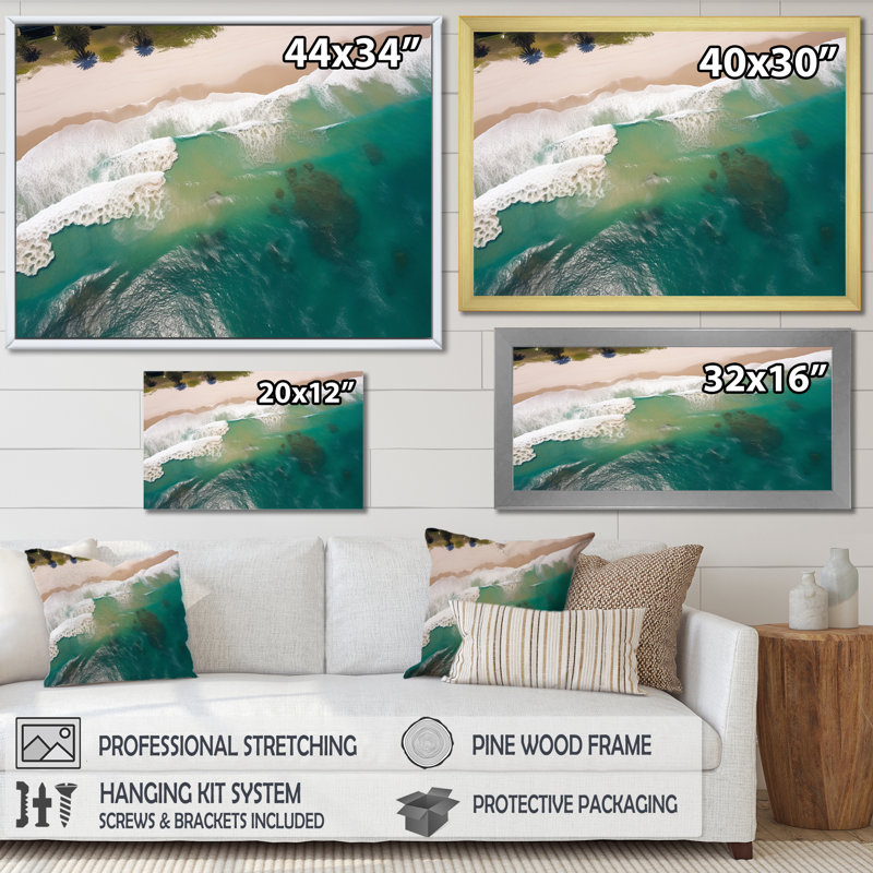 Vagues vertes vue aérienne II - plage, art mural, H 34 po x l 44 po x P 1,5 po, Cadre de coin argenté fermé