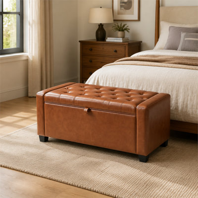 Banc rembourré en similicuir brun doux pour la peau pour le pied du lit; imperméable, résistant aux égratignures et facile à nettoyer; un banc minimaliste et polyvalent convenant à la chambre à coucher ou au vestibule - parfait pour changer de chaussures ou de siège décontracté.