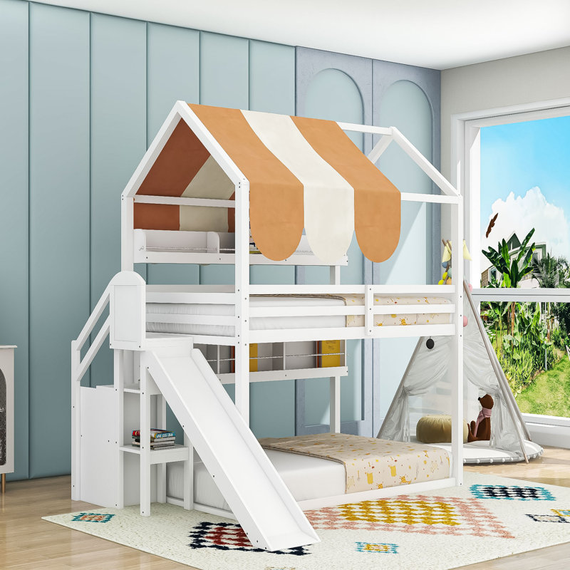 Lit maison en bois avec auvent, glissoire et étagères intégrées, Blanc