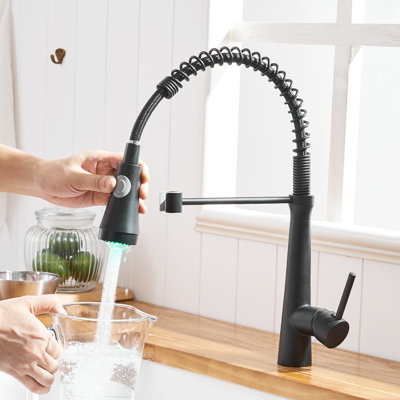 Robinet de cuisine rétractable à poignée simple avec conduites d'alimentation