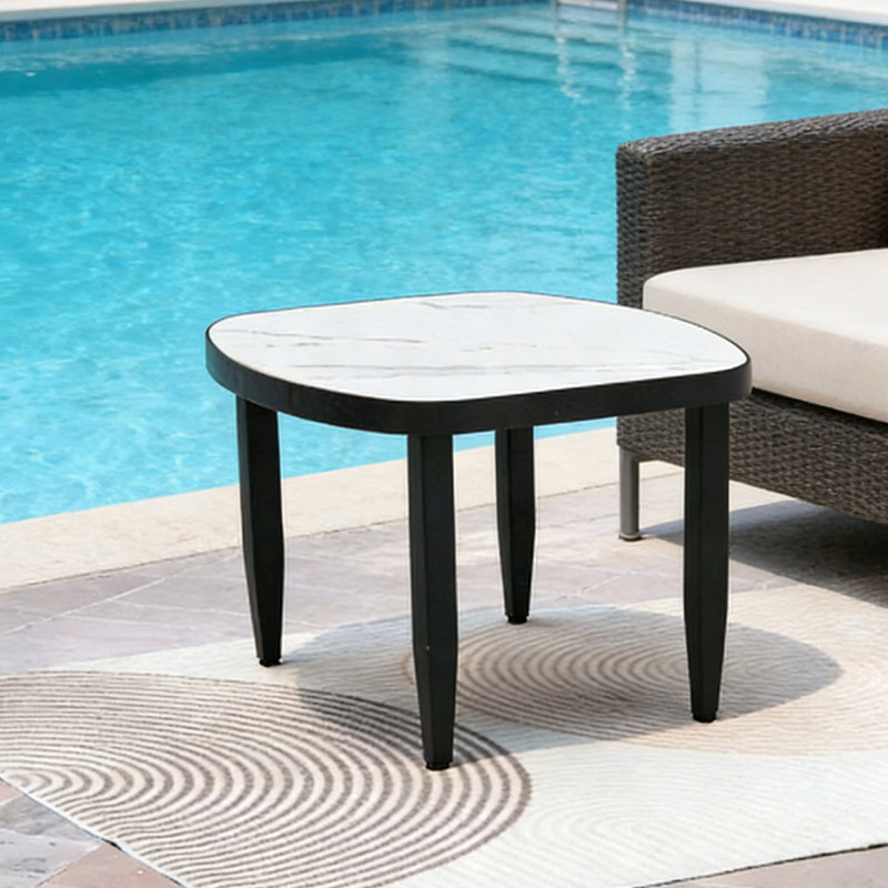 Table d'appoint courbée pour l'extérieur