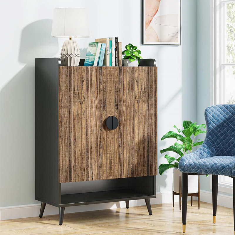 Range-chaussures en bois avec portes, organisateur à 7 niveaux pour les entrées et les couloirs, conception rustique de ferme, tablettes réglables, solution de rangement durable et élégante