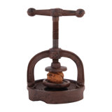 EsschertDesign Secrets Du Potager Metal Nutcracker