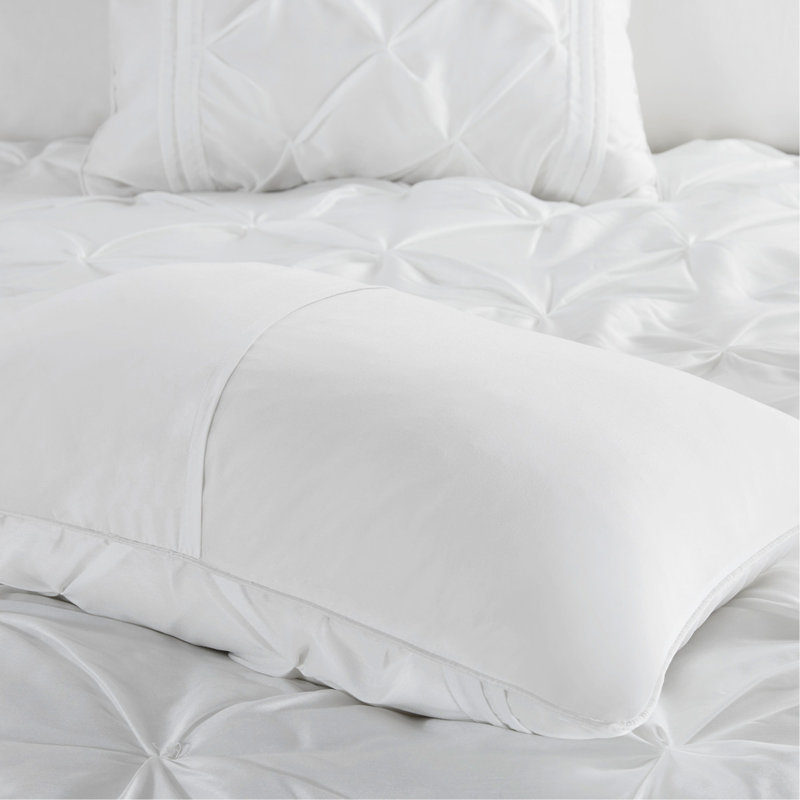 Superbe ensemble d'édredon touffeté 7 pièces, très grand californien, élégant design blanc pour une chambre à coucher sophistiquée