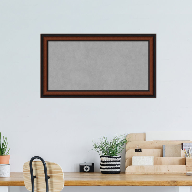Tableau magnétique encadré étroit noyer de Chypre, H 15 po x l 27 po