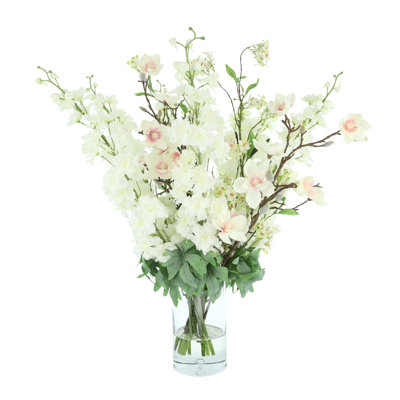 Arrangement delphinium et papillon magnolia