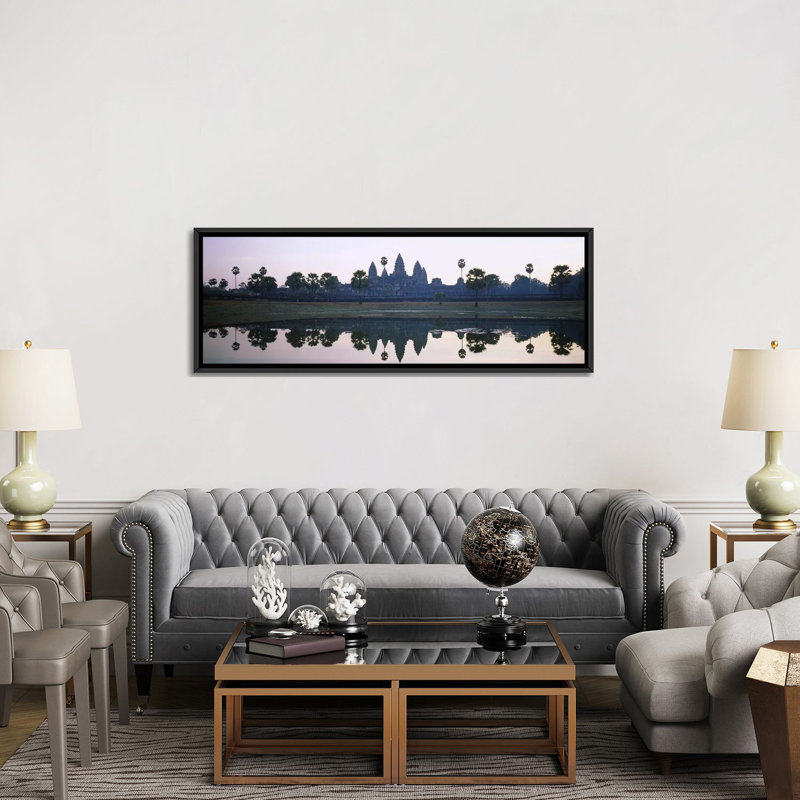 Réflexion panoramique de temples et de palmiers dans un lac Angkor Wat, au Cambodge par Panoramic Images - Impression sur toile tendue sur châssis