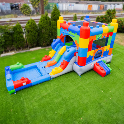 Jeu gonflable gonflable avec glissade d'eau 14 'x 26' HeroKiddo Block Party (avec souffleur d'air)