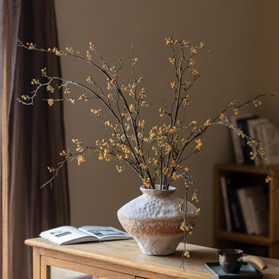 Ornements de fleurs simulées