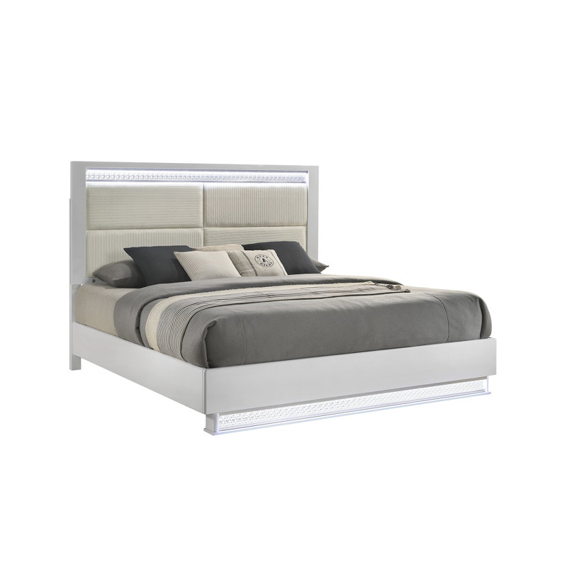 Lit de luxe avec accents de cristal et ambiance apaisante élégante