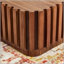 Table basse carrée moderne fabriquée à la main avec piédestal robuste en bois aggloméré, parfaite pour les petits salons et les décors contemporains