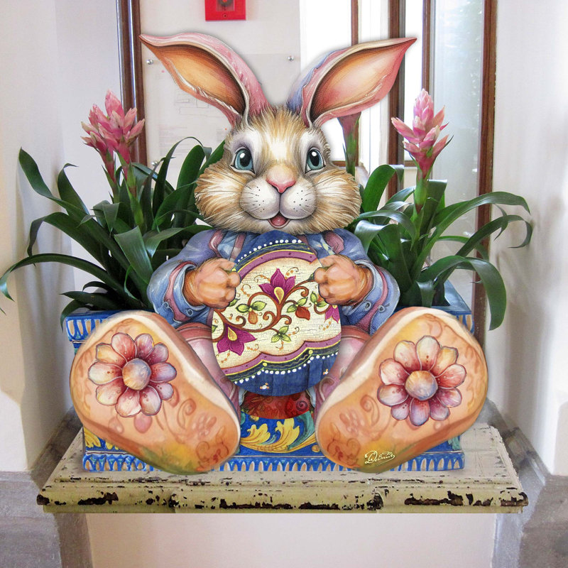 Lapin de Pâques avec œuf