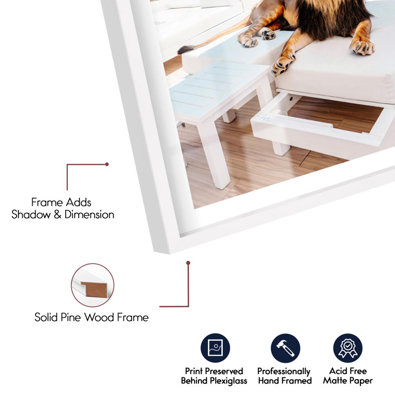 Coastal King Shadowbox Print par Notoriart, H 16 po x l 11 po, Blanc