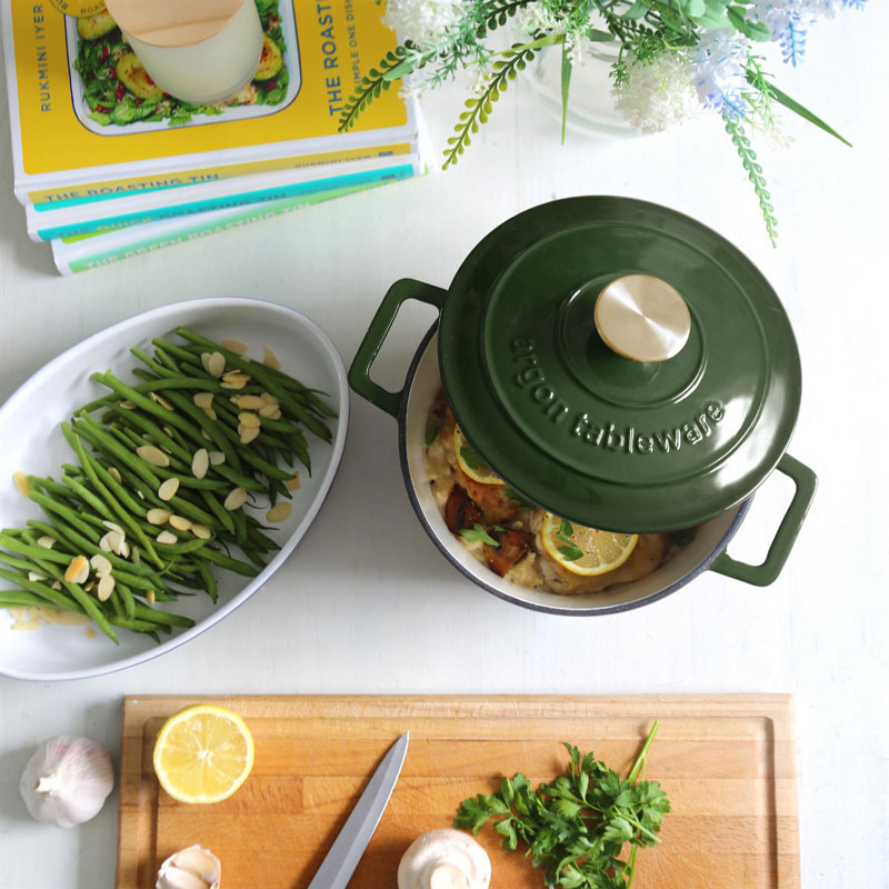 Argon Tableware - Round Cast Iron Casserole Dish - 2.8L, Green