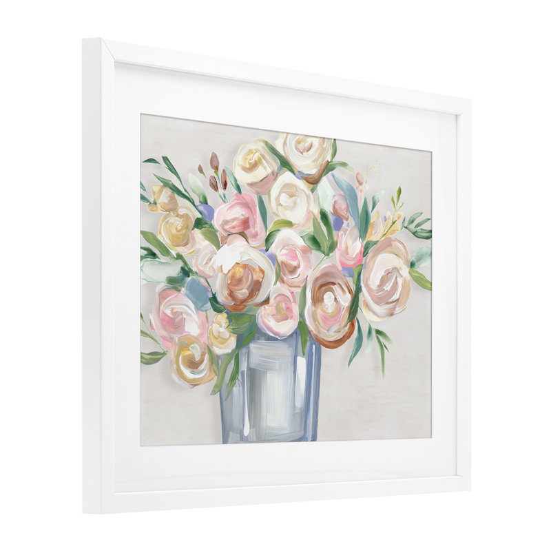 «Blissful Blooms in Vase», reproduction encadrée sous verre, design par Hannah Dawson, H 17 po x l 21 po, Cadre blanc côtier