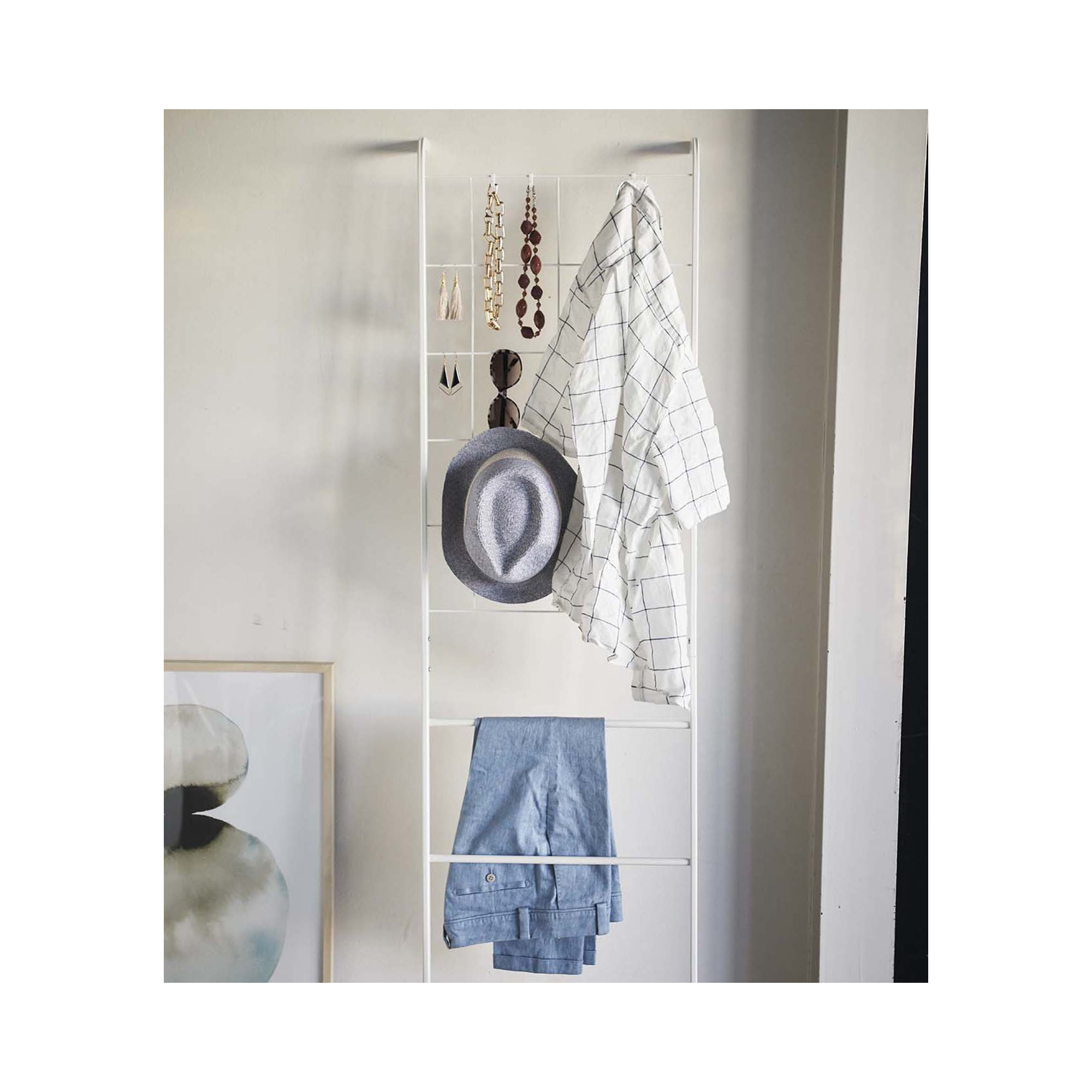 Tower Yamazaki Home Grid-Panel Leaning Ladder, Modern Storage Rack For Bedroom Or Bathroom, Steel, White
