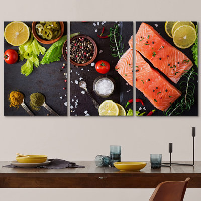 Saumon cru, épices, citrons et poivrons, nourriture, photographie culinaire, réalisme, décor, alimentation naturelle vibrante