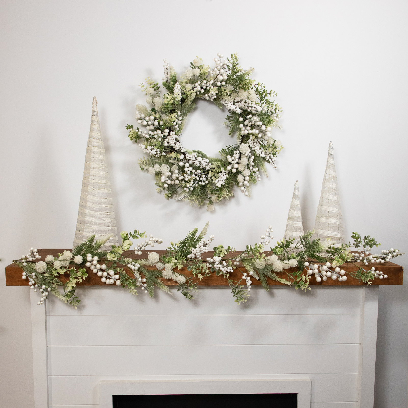 24'' Faux Mixed Assortment Plastic Wreath