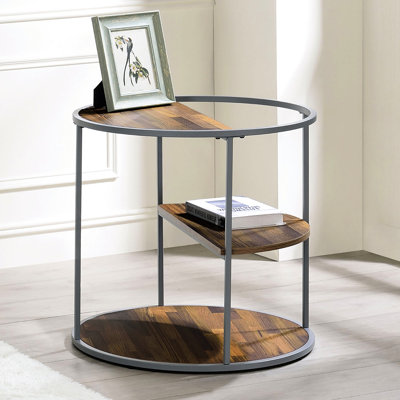 Table de bout industrielle en noyer et gris avec 3 tablettes et cadre thermolaqué à grain de bois de 24 pouces de profondeur et 1 pièce incluse avec l'acier large seulement