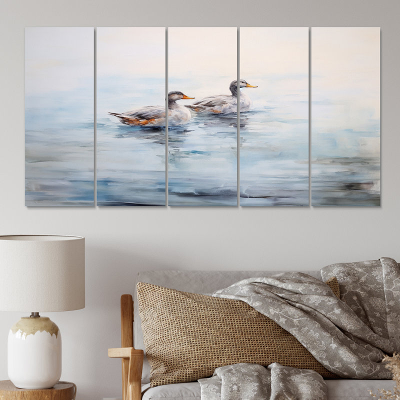 Canards bruns nageant dans la brume matinale du lac - reproduction d'art sur toile canard animal - 5 panneaux égaux