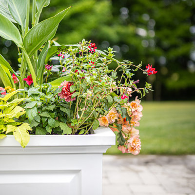 Nantucket Square Resin Planter Box with Water Reservoir