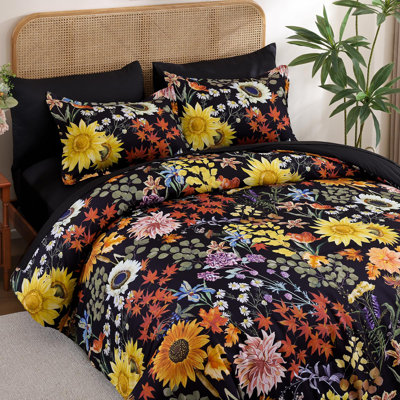 7-Piece Floral Comforter Set with Sunflower Botanical Design Flat Sheet Fitted Sheet and Pillow Shams