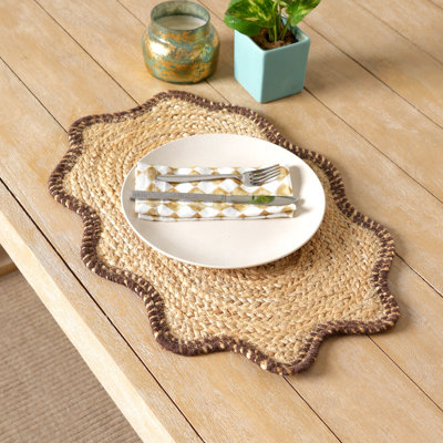 Scalloped Jute Braided Placemat - Natural Finish, 51 × 36 cm