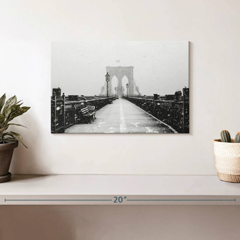 Nicci Winter au pont de Brooklyn, H 8 po x l 12 po