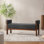 Banc moderne avec repose-pieds 51,8 po, structure en bois massif, boucle gris foncé