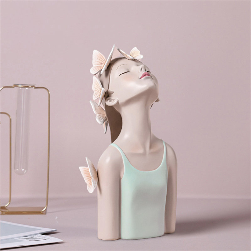 Ornement artistique, H 14,37 po x l 7,48 po x P 6,1 po