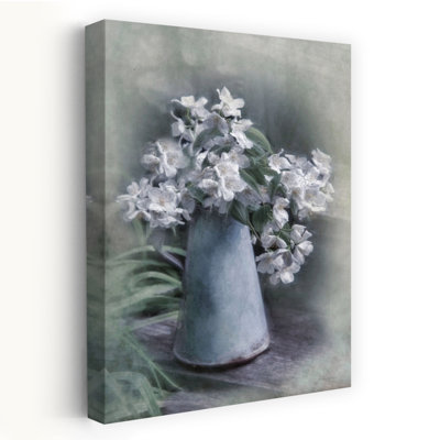 Joli dans un pichet - fleurs de jasmin blanches contemporaines, pichet rustique, fleurs délicates