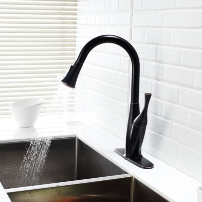 Robinet escamotable huilé en bronze huilé pour la cuisine, conception élégante et fonctionnelle, à rouille, débit d'eau à poignée simple, bec pivotant à 360 degrés à arc élevé, modes de pulvérisation doubles, robinet de cuisine à installation facile,