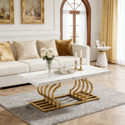 Table basse rectangulaire en faux marbre avec cadre géométrique