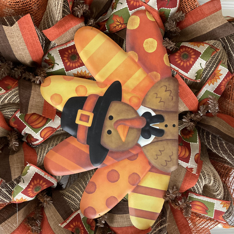 Dinde de Thanksgiving avec chapeau de pèlerin