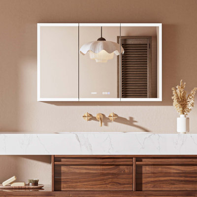 Armoire à pharmacie à DEL à intensité variable de 60 po x H 36 po avec miroir, 3 portes, miroir grossissant à double face, fonction mémoire, tablettes réglables, fixation murale