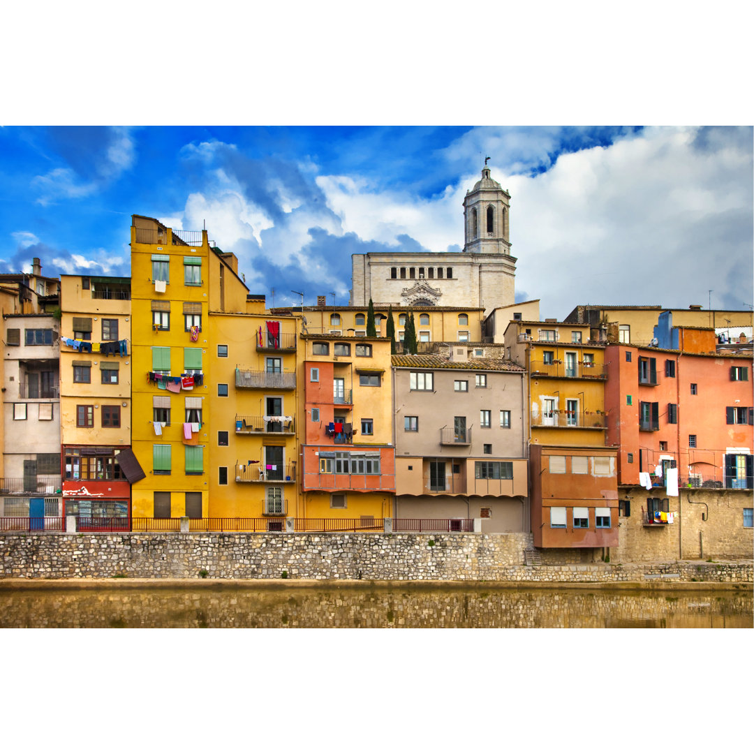 Blick auf Girona - Kunstdrucke auf Segeltuch