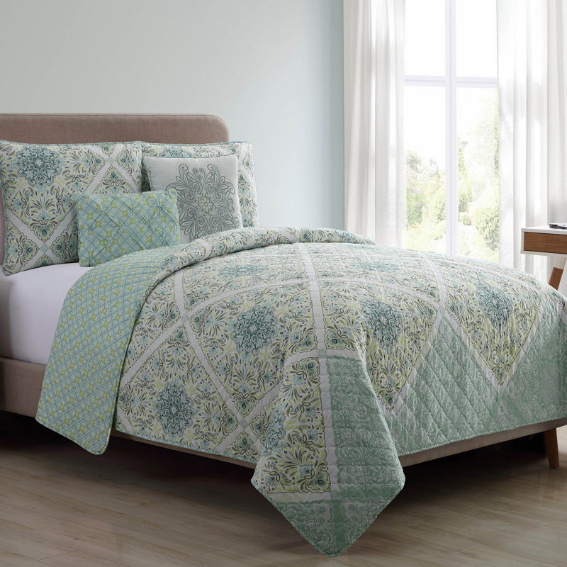 Windsor Reversible Medallion Quilt Set, Queen Quilt + 5 Additional Pieces, Aqua