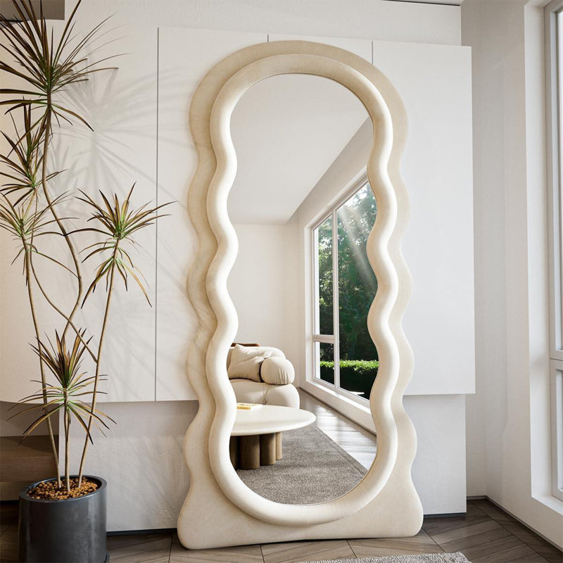 Miroir de sol surdimensionné en flanelle avec support Wavy-a Mirror