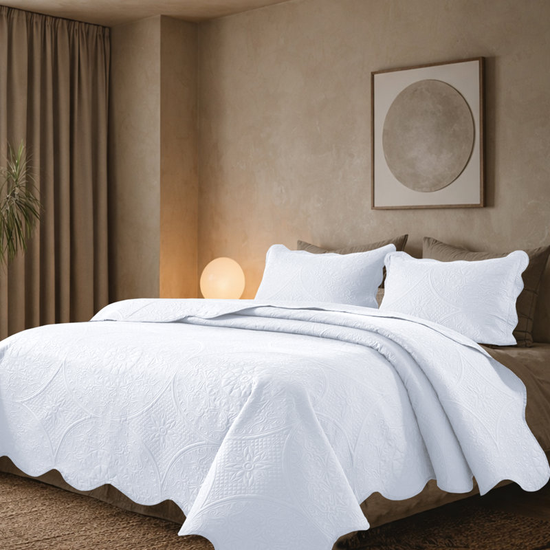 Ensemble de couvre-lit matelassé en microfibre à motif floral, Blanc, Couvre-lit très grand californien + 2 taies d'ore