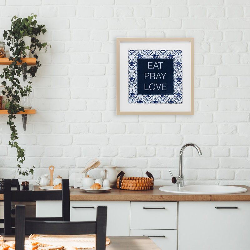 «Eat Pray Love on Blue Florals», reproduction sous verre encadrée, conception par Annie Lapoint, H 13 po x l 13 po