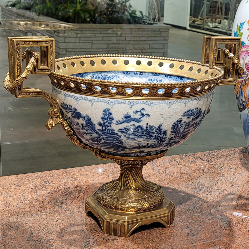 Grand vase trophée en porcelaine avec saule bleu bronze