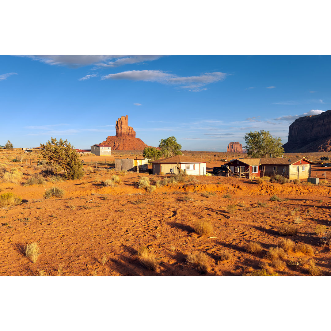 Red Rocks In Monument Valley, Arizona, USA von Pavliha - Kunstdrucke ohne Rahmen auf Leinwand