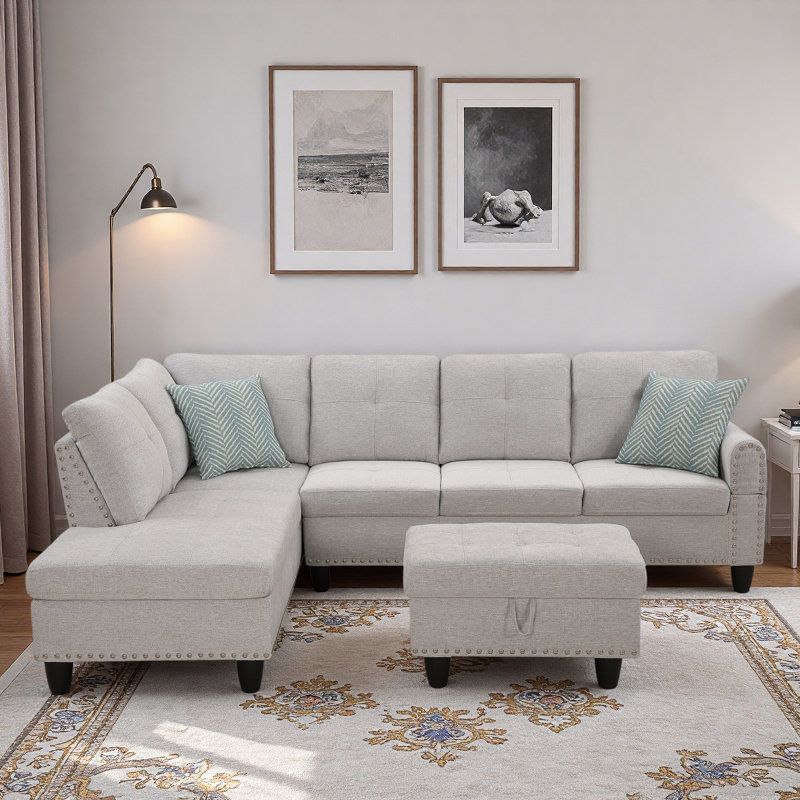 Canapé modulaire en L en lin avec garniture cloutée, porte-gobelets et repose-pieds avec rangement, Gris clair