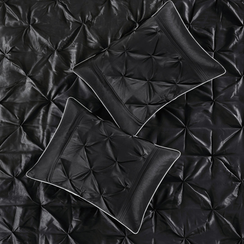 Édredon 7 pièces en grand noir - style élégant l 90 po x l 90 po l 20 po l 26 po l taies décoratives 3 coussins décoratifs 60 po l 80 po l Jupe de lit Allure Beautiful Design & Decor